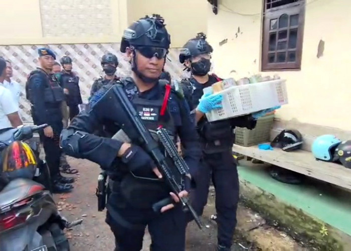 Polisi Olah TKP Ledakan Petasan di Pekalongan, Puluhan Petasan Jumbo Diamankan