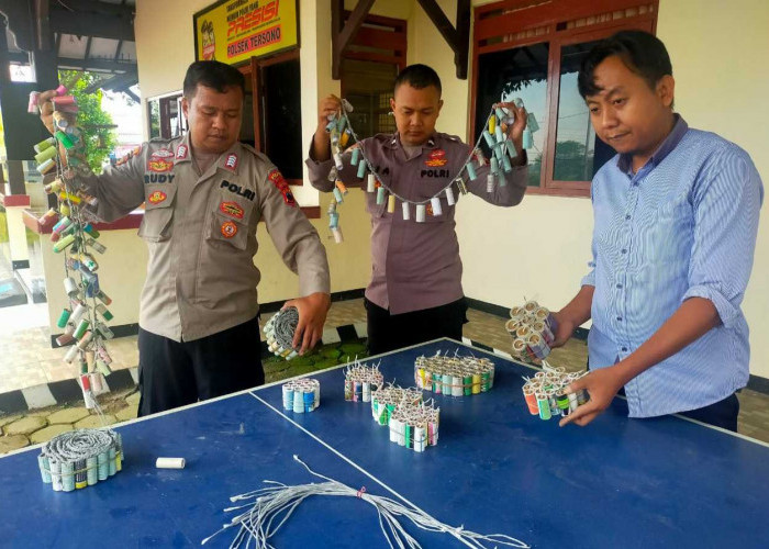 Ratusan Petasan Disita Jajaran Polsek Tersono dari Rumah Warga