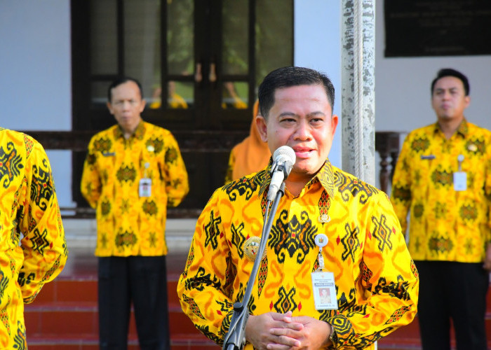 Hari Pertama Berkantor, Wabup Sukirman Pimpin Apel Pagi di Sekretariat Daerah Kabupaten Pekalongan
