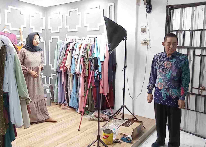 Kunjungi Pelaku Ekonomi Kreatif Sub Sektor Fashion yang Bisa Kirim Ratusan bahkan Ribuan Paket