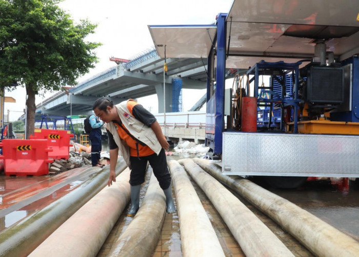 Atasi Banjir Semarang, Pemprov Jateng Kerahkan 8 Pompa, Sedot 1.900 Liter per Detik Genangan