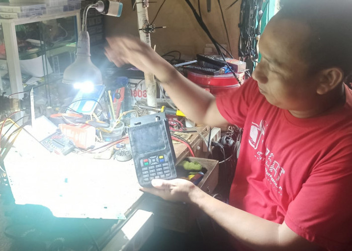 Berbekal Alat Bantuan PT BPI, Usaha Servis Elektronik Mantan Pekerja PLTU Batang Ini Terus Berkembang 