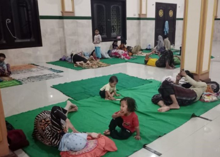 Banjir Rendam 6 Kecamatan di Kabupaten Pekalongan, Ratusan Warga Mengungsi ke Pabrik hingga Masjid