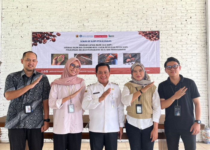 Kolaborasi Resmikan Sekolah Kopi Pekalongan, Perkuat Petani Hadapi Iklim