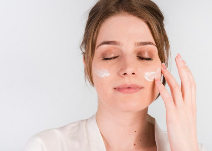 3 Sunscreen yang Memutihkan Wajah Terbaik! Ampuh Menghilangkan Kerutan dan Basmi Flek Hitam Dengan Cepat