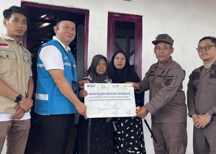 Bedah Rumah Pensiunan Kejari, YBM PLN & Kejari Kota Pekalongan Berkolaborasi Wujudkan Semangat Hari Buruh