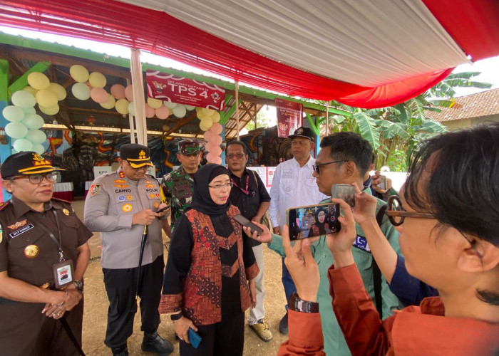 Pantau TPS di Tiga Kecamatan, Pj Bupati Batang Pastikan Pemungutan Suara Pilkada Berjalan Lancar