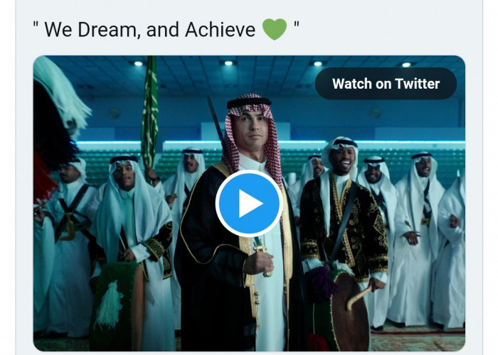 Gokil Abis, Cristiano Ronaldo Kenakan Pakaian Tradisional Arab Saudi dan Bawa Pedang