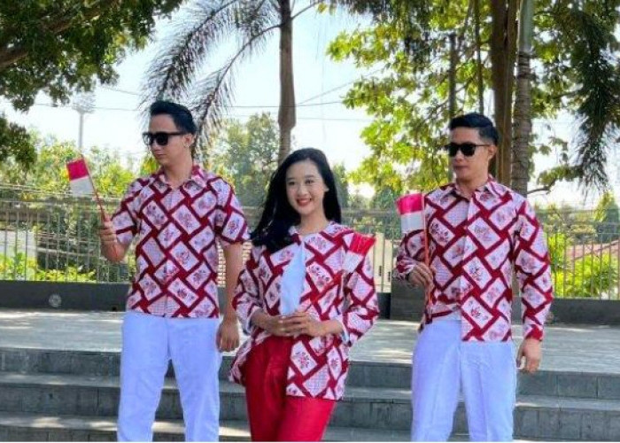 Menakjubkan! Mahasiswa di Kediri Bisa Tampilkan Kostum Batik Merah Putih dengan Motif yang Unik 