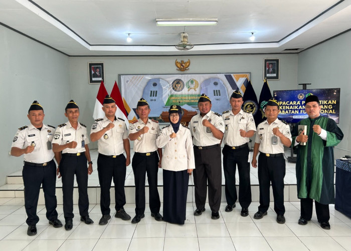 Apresiasi Pengembangan Karier, Kalapas Pekalongan Pimpin Upacara Kenaikan Jenjang Jabatan