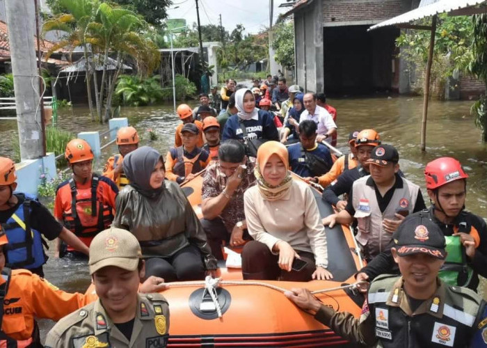 Bupati Pekalongan Fadia Arafiq Tinjau Pengungsi Korban Banjir di Tirto