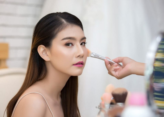 4 Cara Agar Make Up Tahan Lama Seharian Bebas Luntur Meskipun Terkena Keringat dan Air