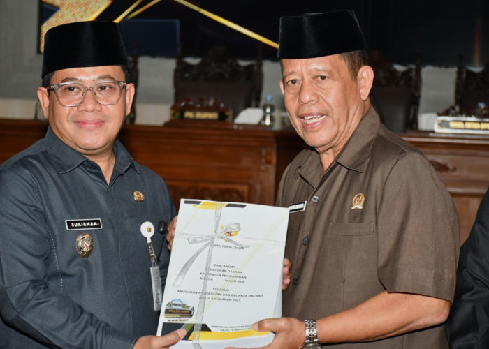 Plt Bupati Pekalongan Sukirman Serahkan Raperda APBD 2027, Anggaran Diproyeksikan Rp2,38 Triliun