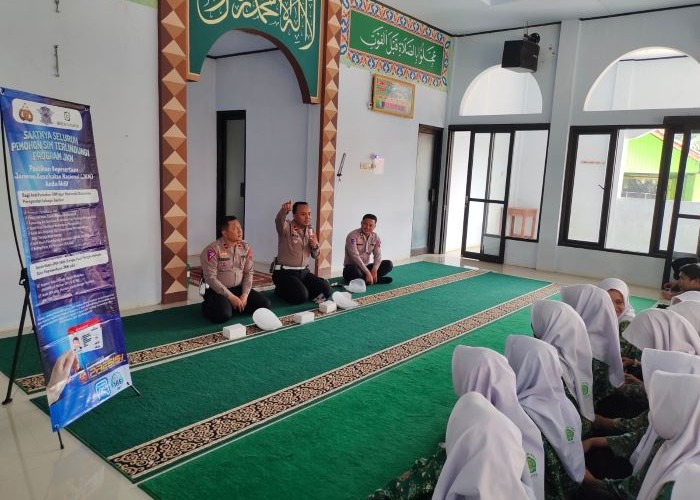 Satlantas Polres Pekalongan Gelar Sosialisasi Tertib Lalu Lintas di SMK Muhammadiyah Kajen