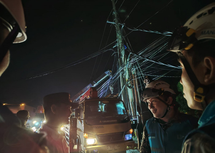 Tiga Hari Gelap Gulita di Subah, PLN UP3 Pekalongan Terjunkan 14 Tim Pulihkan Listrik Terdampak Siklon Tropis 