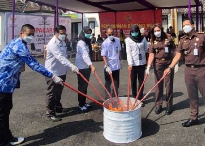 Kejari Kabupaten Pekalongan Musnahkan Barang Bukti 33 Perkara, Sabu hingga 779 Butir Alprazolam Dimusnahkan
