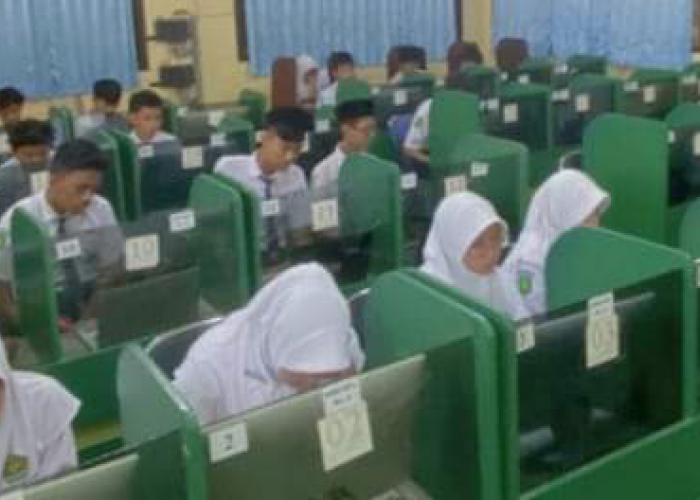 MTs Negeri 1 Pekalongan Melaksanakan Asesmen Madrasah Berbasis Online