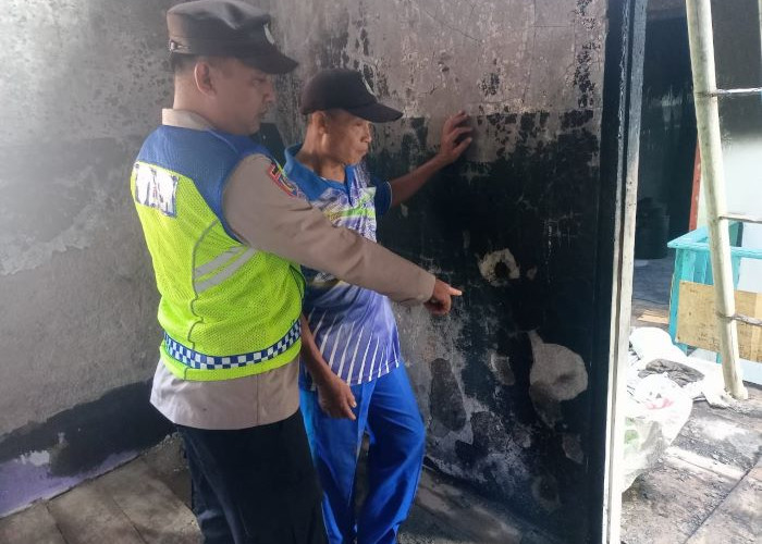 Terminal Kontak Bertumpuk Picu Kebakaran Rumah di Lebakbarang