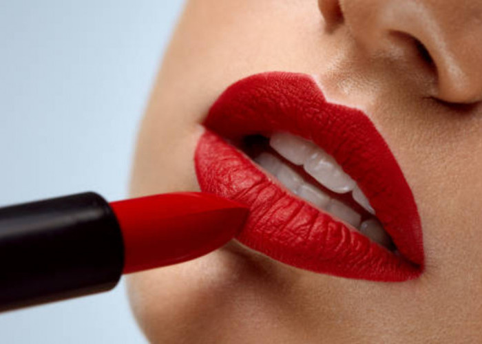 Top 4 Lipstik yang Tahan Lama Meski Dipakai Makan dan Minum