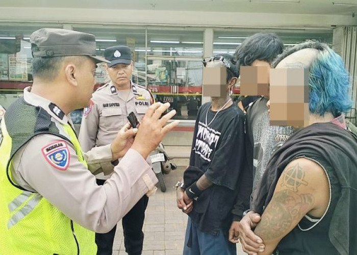 Anak Punk di TL Podo Resahkan Pengguna Jalan, Aksinya Viral di Media Sosial