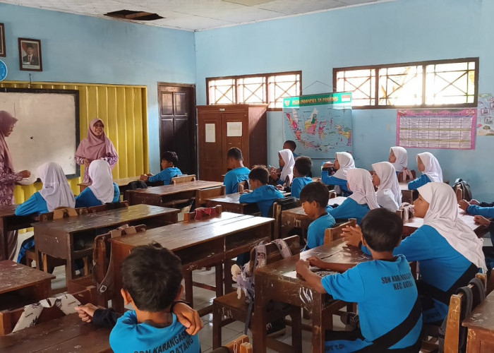 Cegah Gangguan Konsentrasi Belajar, Ratusan Siswa SD di Batang Diberi Obat Cacing