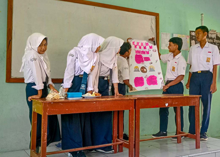 Menulis Teks Prosedur Tak Lagi Dimulai dari Lembar Kosong: Solusi Kreatif Guru SMPN 8 Pekalongan