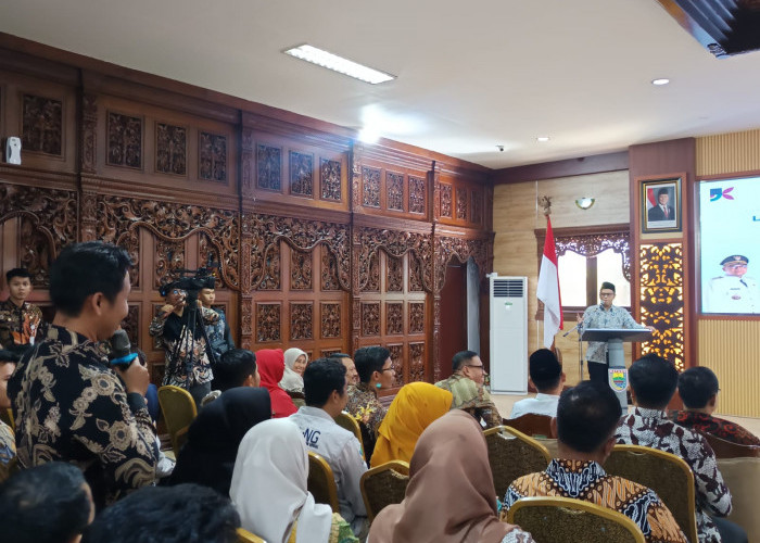 Aktif Perbarui Data Warga, Operator Desa Yosorejo Dapat Reward Rp3 Juta dari Bupati Batang