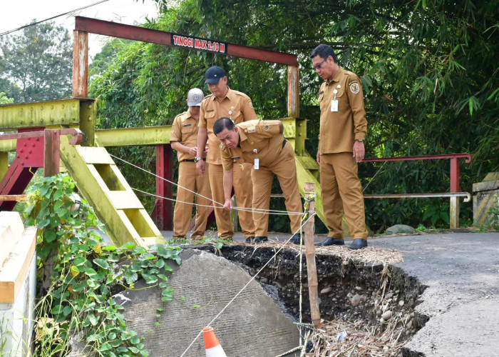 Anggaran Rp2,9 Miliar Disiapkan, Plt. Bupati Pekalongan Sukirman Pastikan Jalan Pantianom Segera Diperbaiki