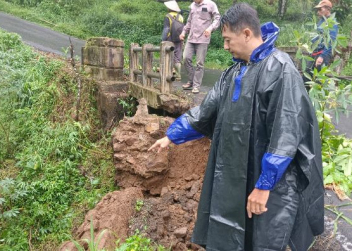 Jembatan di Desa Kasimpar Petungkriyono Longsor, Ini Langkah Polsek Petungkriyono Amankan Jalur