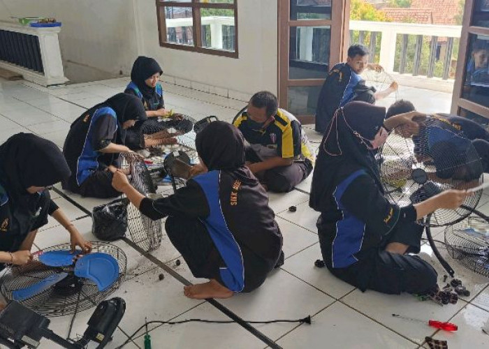 Pengabdian Masyarakat Sebagai Bentuk Penilaian Akhir Semester di SMK N 1 Karangdadap