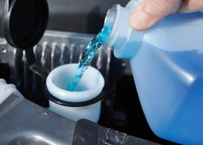 Jangan Pakai Air Keran! Simak 6 Rekomendasi Merk Air Wiper Mobil yang Bagus dan Terbaik