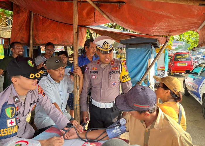 Jaga Keselamatan Penumpang, Satlantas Polres Pekalongan Cek Kesehatan Sopir Angkot