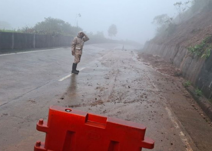 Jalur Provinsi di Sibelis Paninggaran Tertutup Lumpur