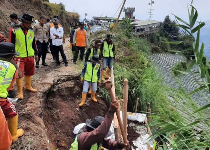 Longsor di Tol Kayangan Wilayah Kabupaten Batang Masih Ditangani Secara Darurat 