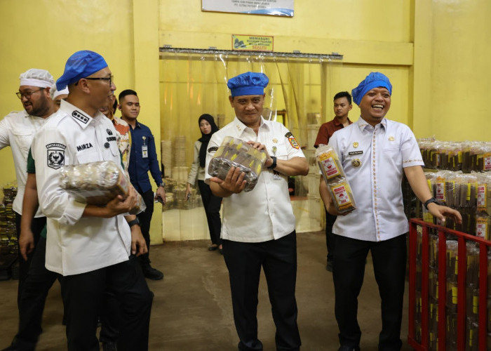 Kisah Sukses Anak Transmigran Asal Jawa Tengah yang Jadi Kepala Daerah