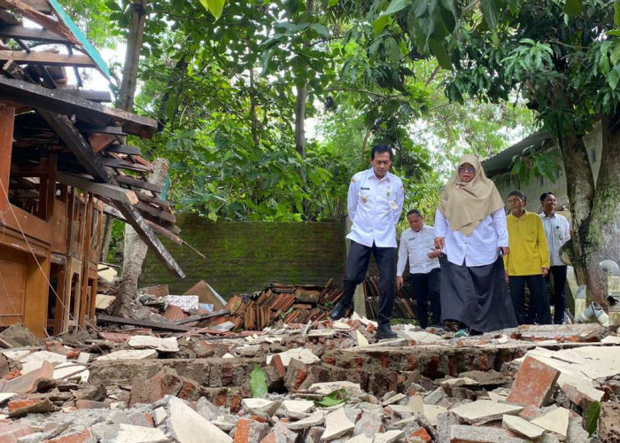 Atap Bangunan SLB Batang Ambruk, Wabup Suyono: Alhamdulillah Tidak Ada Korban
