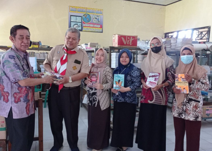 Perpustakaan SMPN 1 Buaran Terima Bantuan Buku