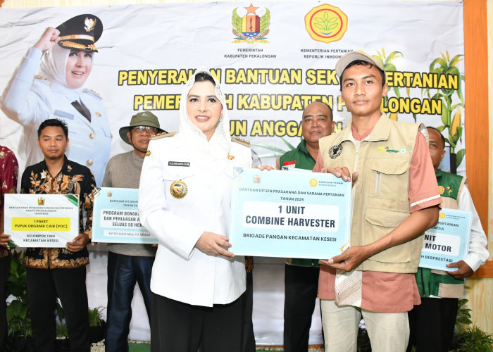 Bupati Pekalongan Fadia Arafiq Serahkan Bantuan Pertanian,Dorong Ketahanan Pangan Daerah