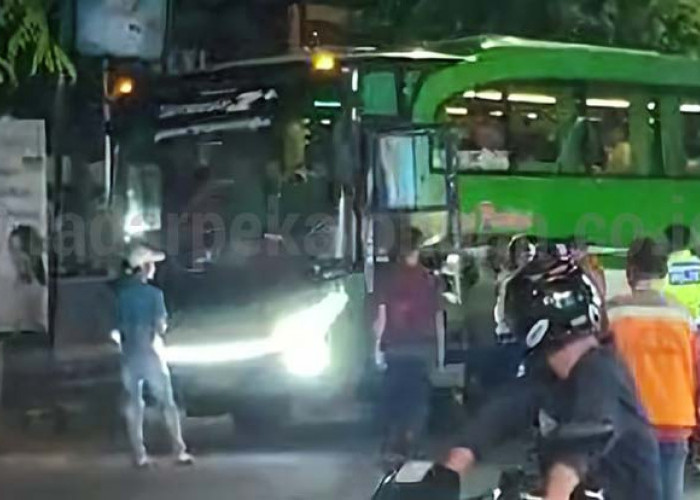 Polisi Hentikan Bus Ditengah Jalan, Ternyata Ini yang Terjadi