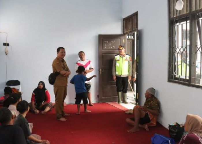 Banjir Mulai Surut di Desa Pait, 162 Warga Masih Bertahan di Pengungsian