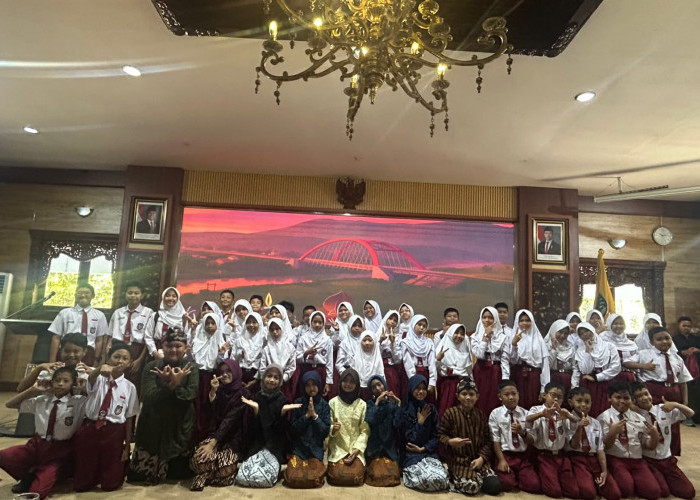 Dari Layar Zoom, Pelajar Batang Kenalkan Budaya Lokal ke Siswa Jepang