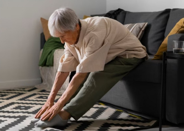 Begini 6 Cara Mengatasi Lutut Sakit Saat Ditekuk pada Orang Tua Usia 65 Tahun