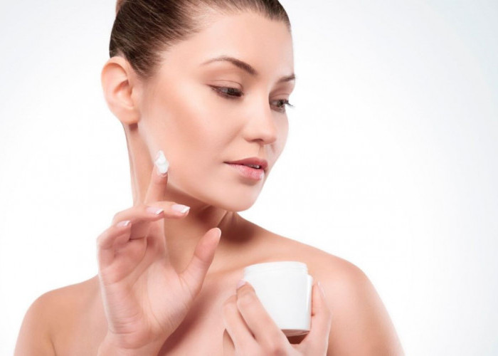 4 Rekomendasi Basic Skincare yang Cocok untuk Usia 40 Tahun ke Atas, Tunda Tanda Penuaan 