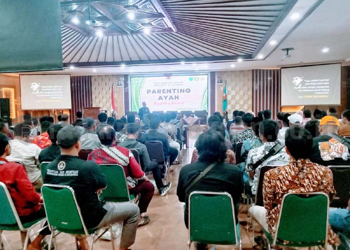 Perdana Digelar, Parenting Ayah Disambut Antusias Orang Tua Siswa