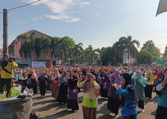 Milad Muhammadiyah ke-112 dan HKN ke-60, Aisyiyah Kabupaten Pekalongan Adakan Senam Massal GRASS