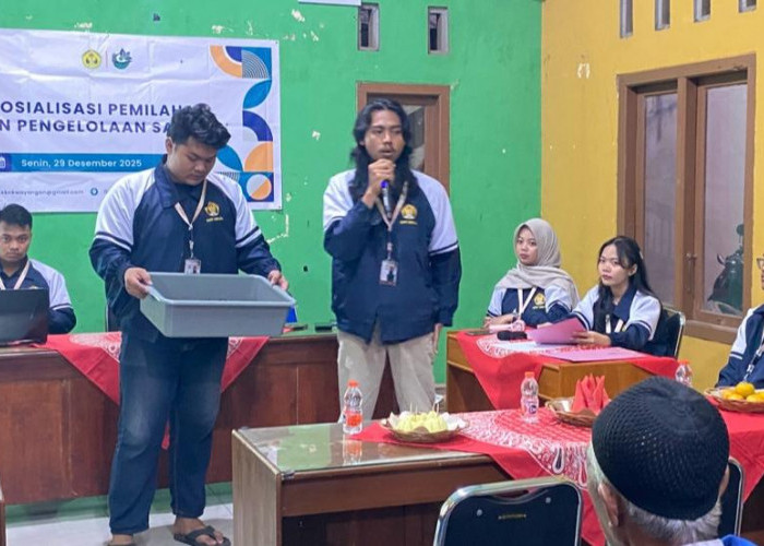 Inovasi KKN Unikal: Ubah Sampah Jadi Paving Block dan Pakan Maggot di Desa Kwayangan