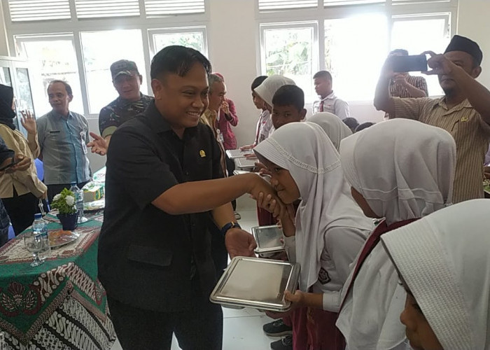 Wakil Ketua DPRD Ahmad Ridhowi Apresiasi Program Makanan Bergizi Sehat di Kabupaten Pekalongan