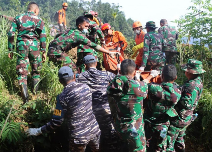 Hari Ke-4 Pencarian Korban Longsor Petungkriyono: Prajurit Lanal Tegal dan Tim Gabungan Temukan 2 Korban