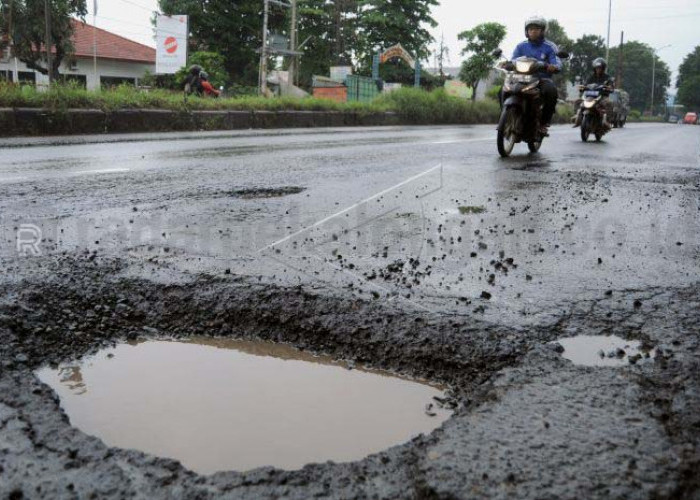 Waspadai Jalan Berlobang, Rawan Sebabkan Kecelakaan