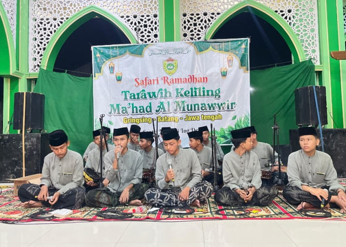 Santri Al-Munawwir Gringsing Nyawiji Bersama Warga Lewat Tarawih Keliling